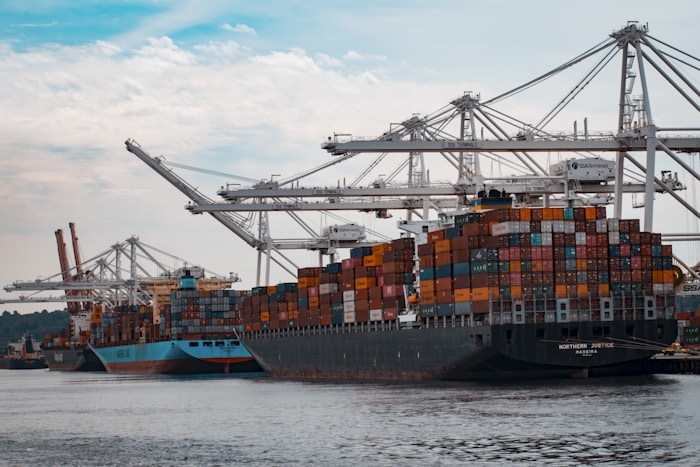 Logistics delivery and shipping